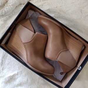 Dr. Scholl’s Booties Tan Wedge.